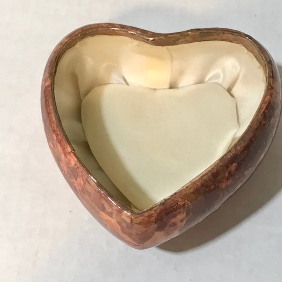 Vintage Ceramic Heart Trinket Box Jewelry Victorian Cherub Children Roses Padded - Picture 5 of 12